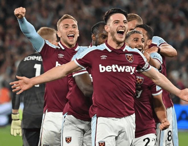 哥本哈根球迷单场向场内投掷83枚烟花，俱乐部被罚15万克朗